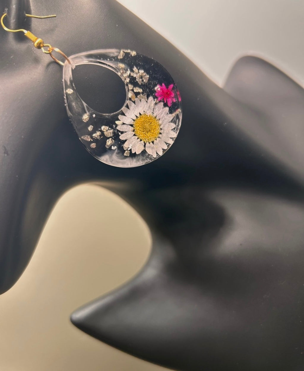 Daisy Midnight Bloom